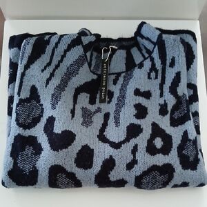 Elegant Animal Print Turtleneck Sweater - Black and Gray